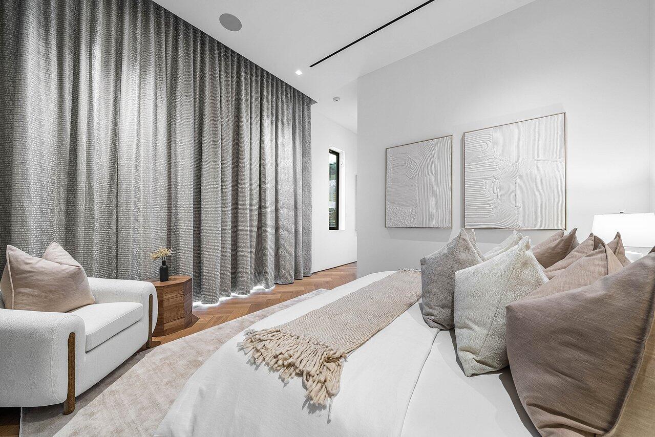 ADMIRALS COVE - Residential