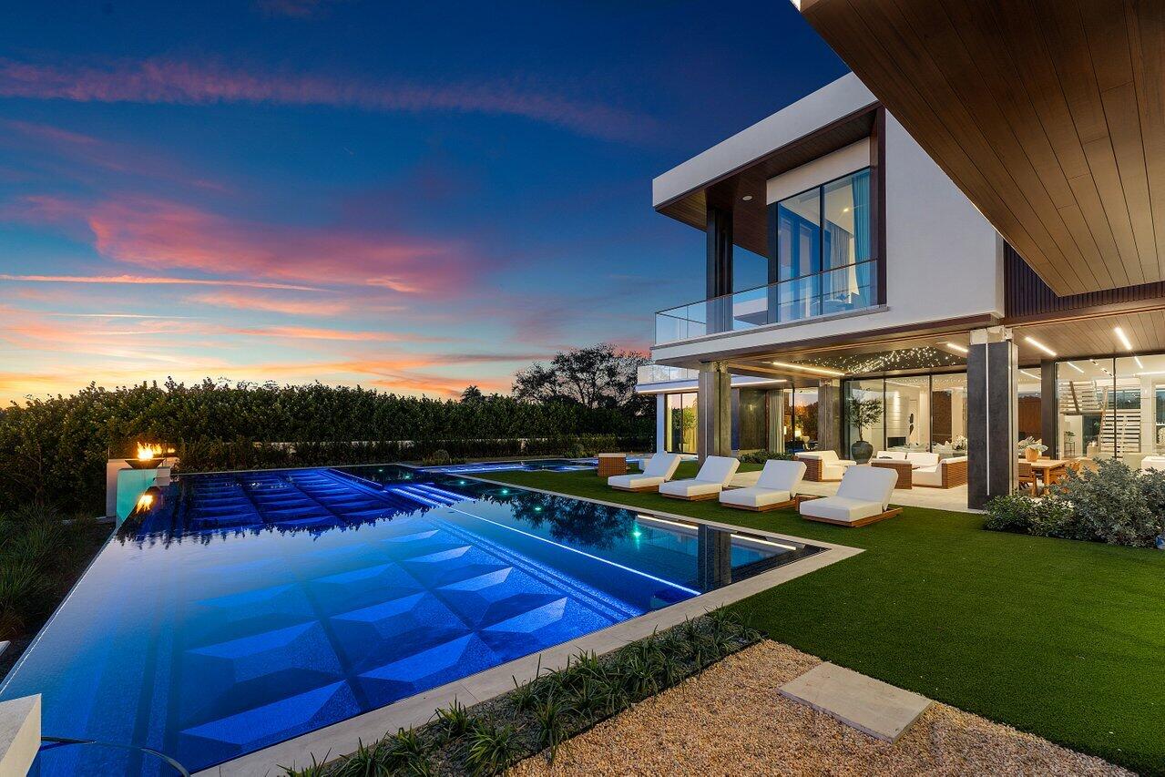 ADMIRALS COVE - Residential