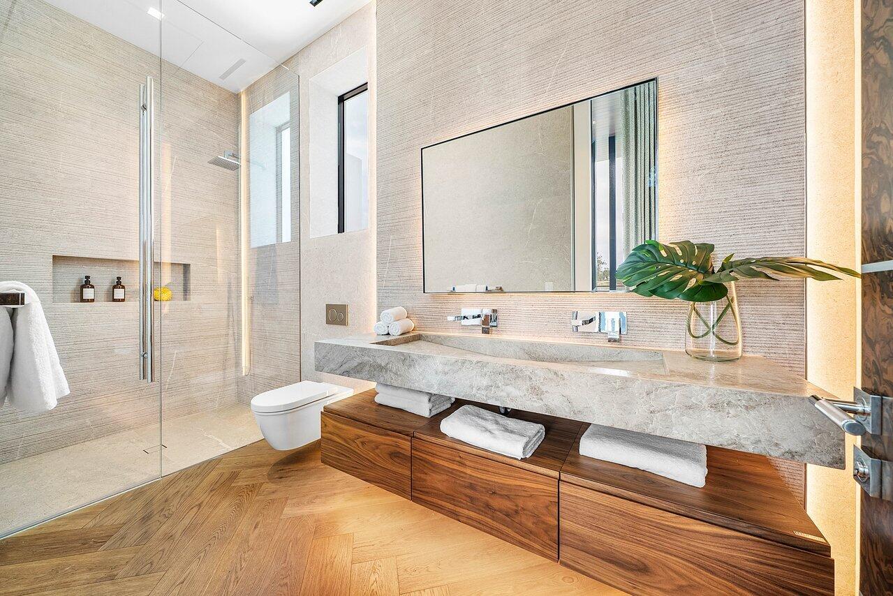 ADMIRALS COVE - Residential