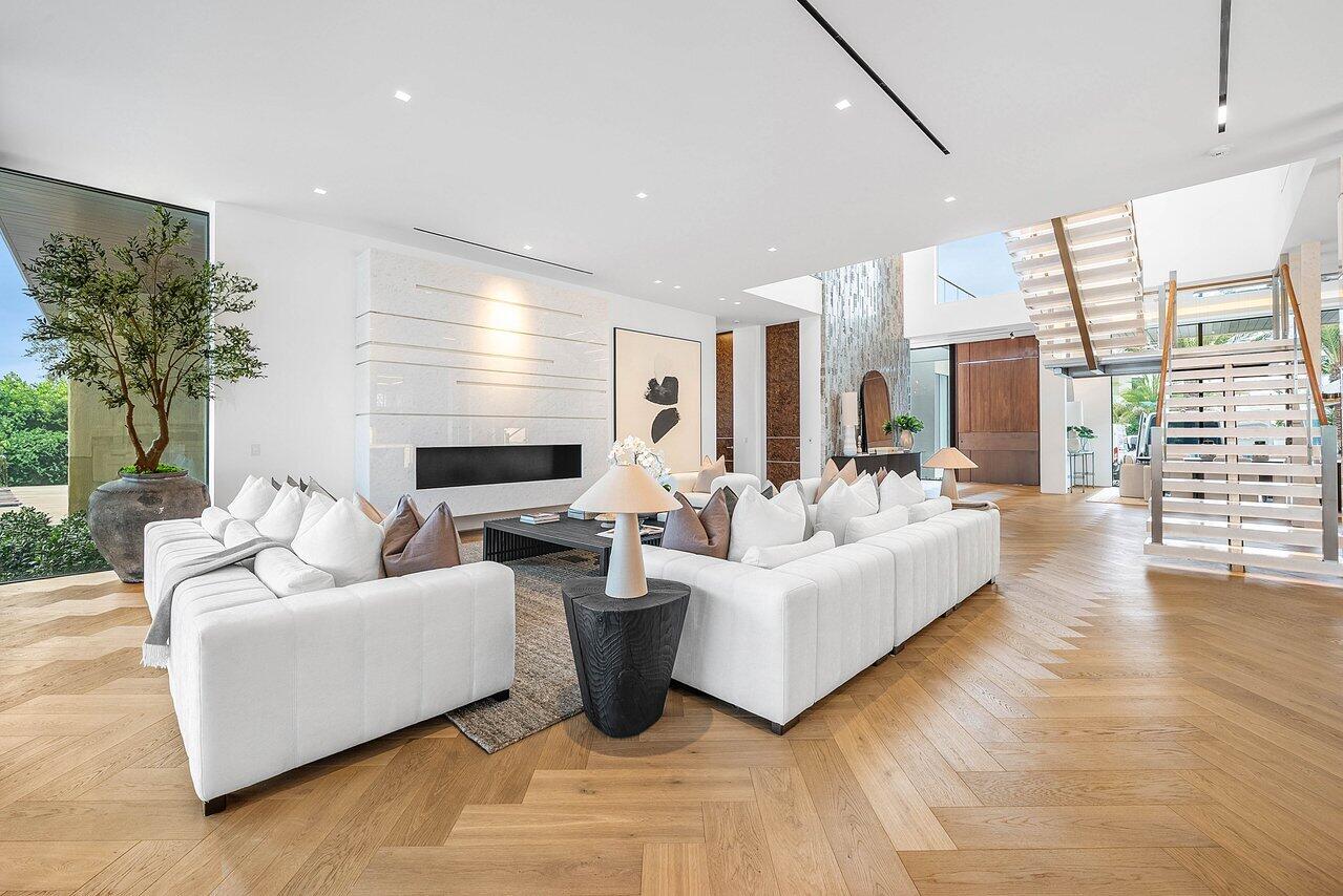 ADMIRALS COVE - Residential