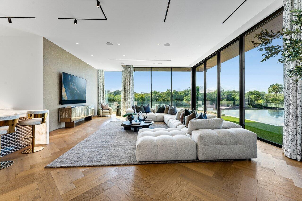 ADMIRALS COVE - Residential