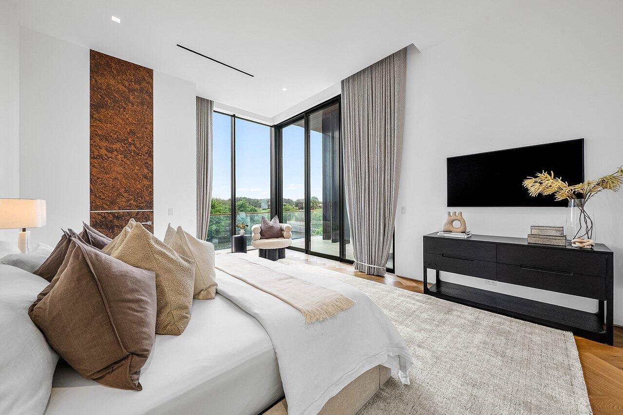 ADMIRALS COVE - Residential