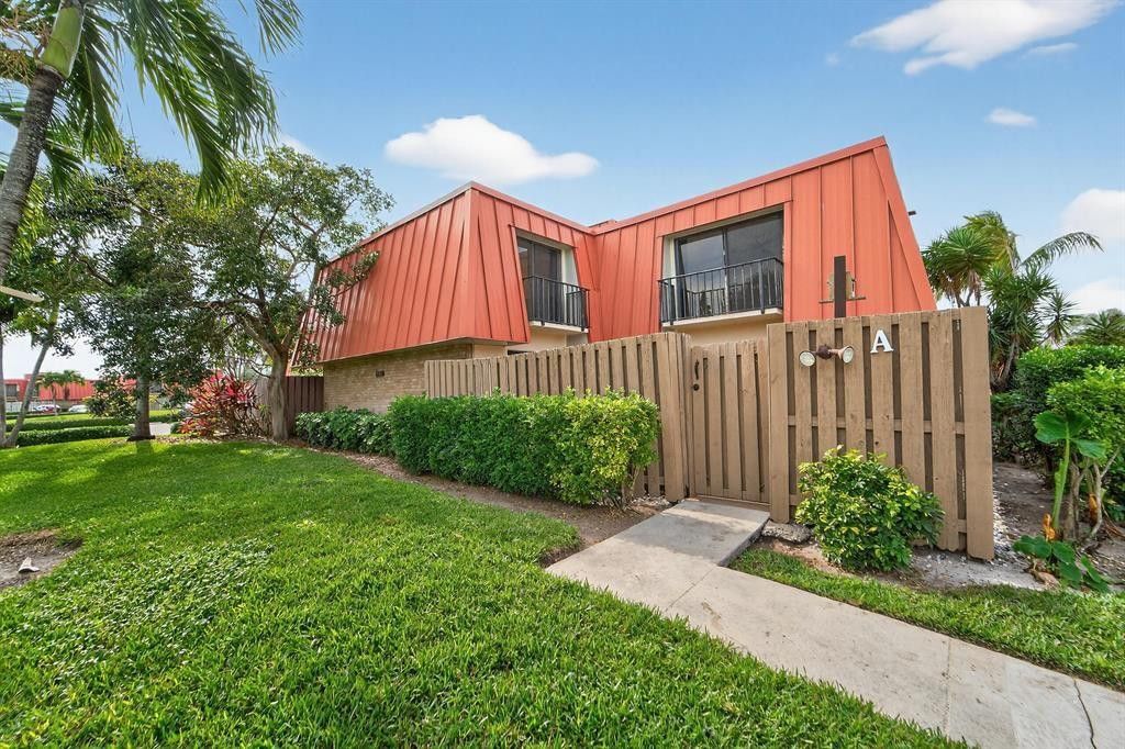 Photo of 3310 Meridian Way #A, Palm Beach Gardens, FL 33410 (MLS # F10556325)