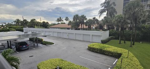 A home in Hutchinson Island