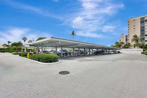 A home in Hutchinson Island