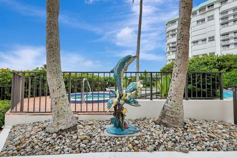 A home in Hutchinson Island