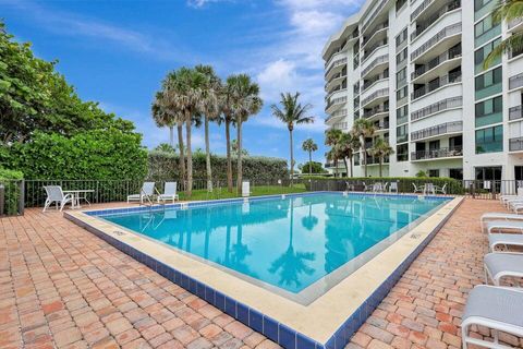 A home in Hutchinson Island