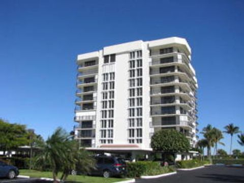 A home in Hutchinson Island