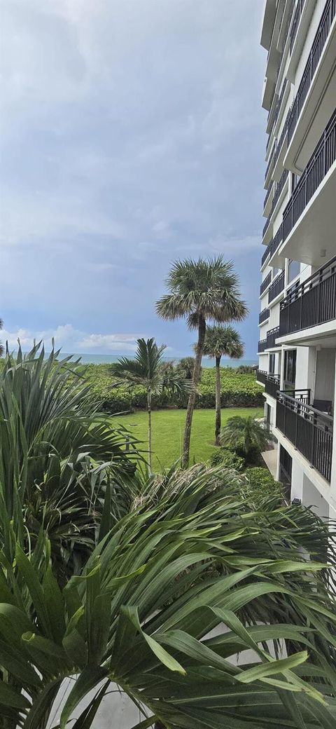 A home in Hutchinson Island