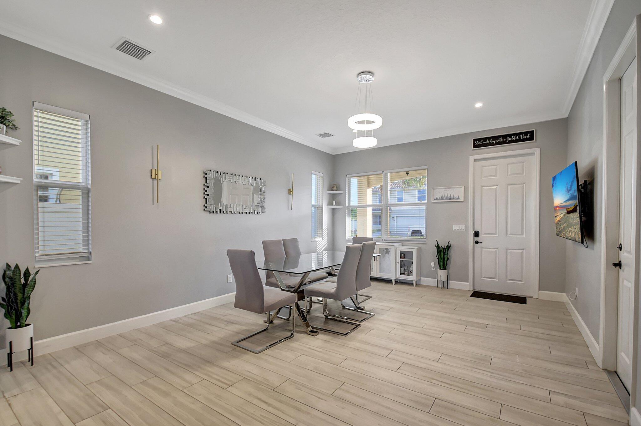 3923 New Valencia