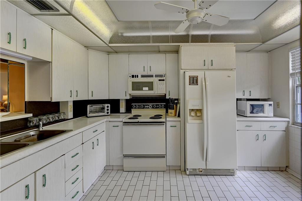 VICTORIA VILLAGE J CONDO - Residential