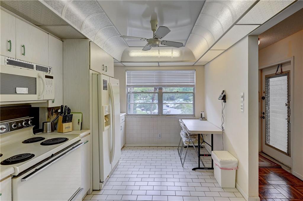 VICTORIA VILLAGE J CONDO - Residential