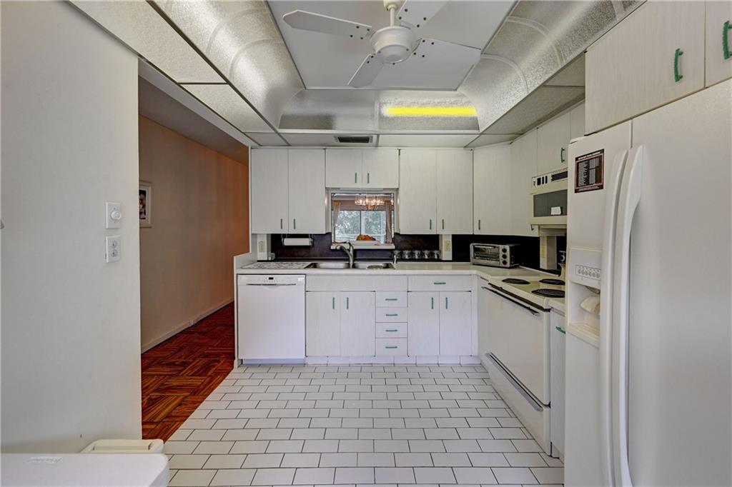 VICTORIA VILLAGE J CONDO - Residential