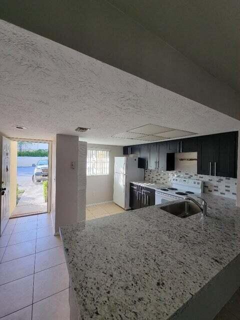 PALM BEACH TRACE CONDO - Residential