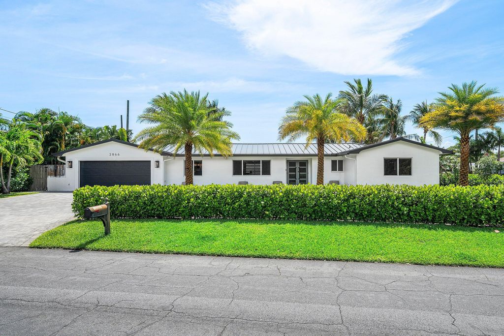 Photo of 2866 SW 8th Street, Boynton Beach, FL 33435 (MLS # B26027499)