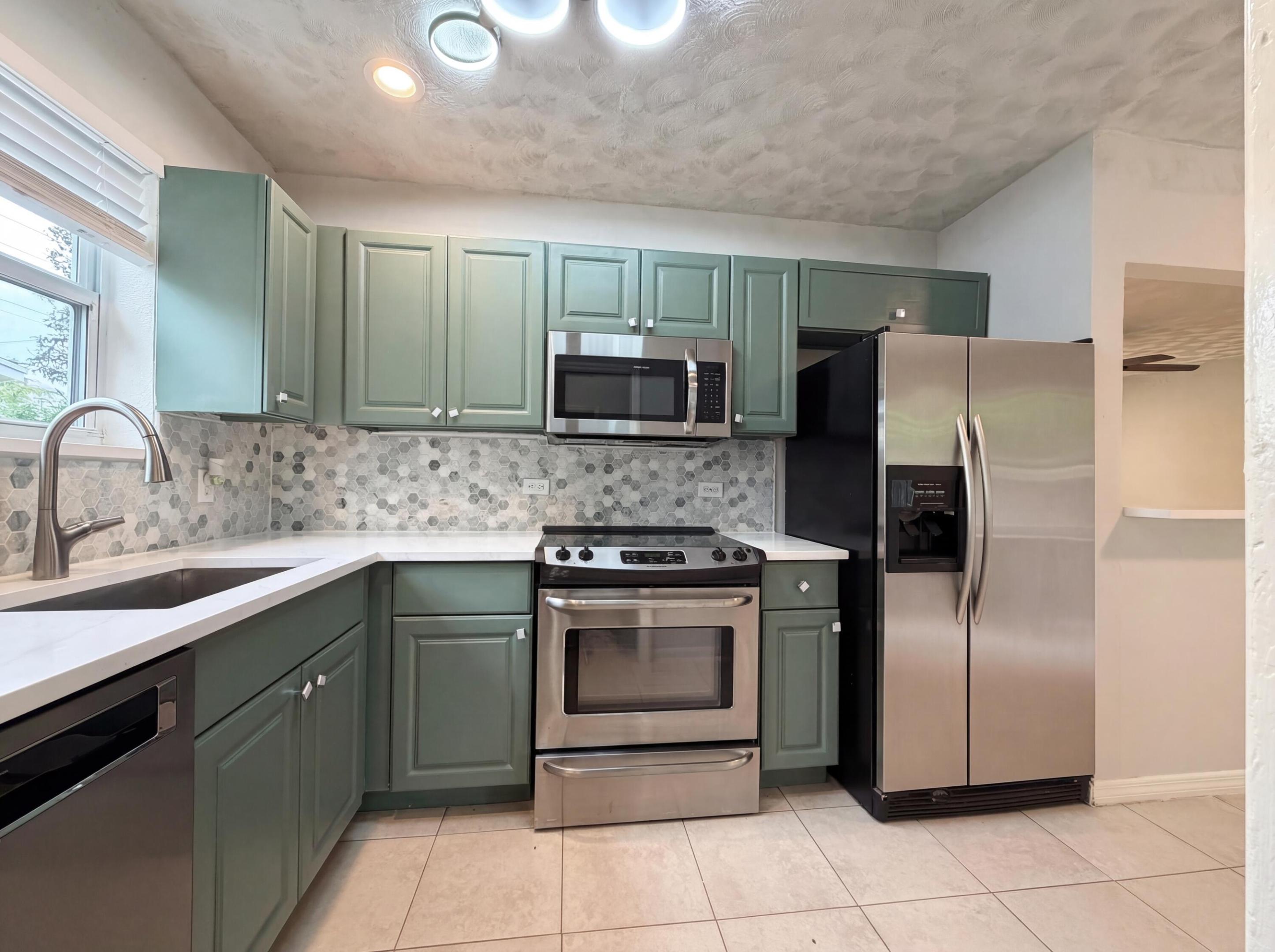 BOYNTON HILLS - Residential