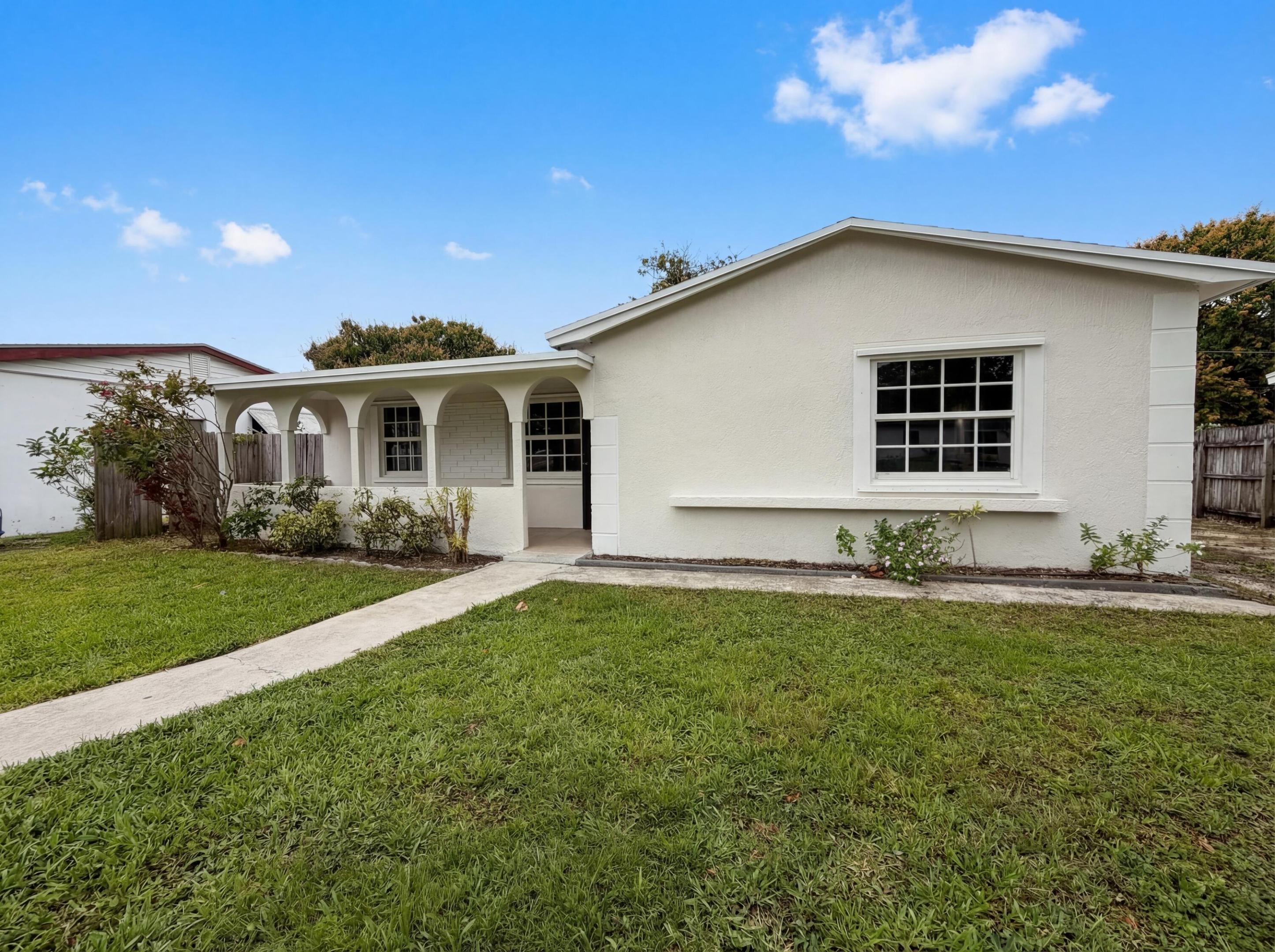 BOYNTON HILLS - Residential