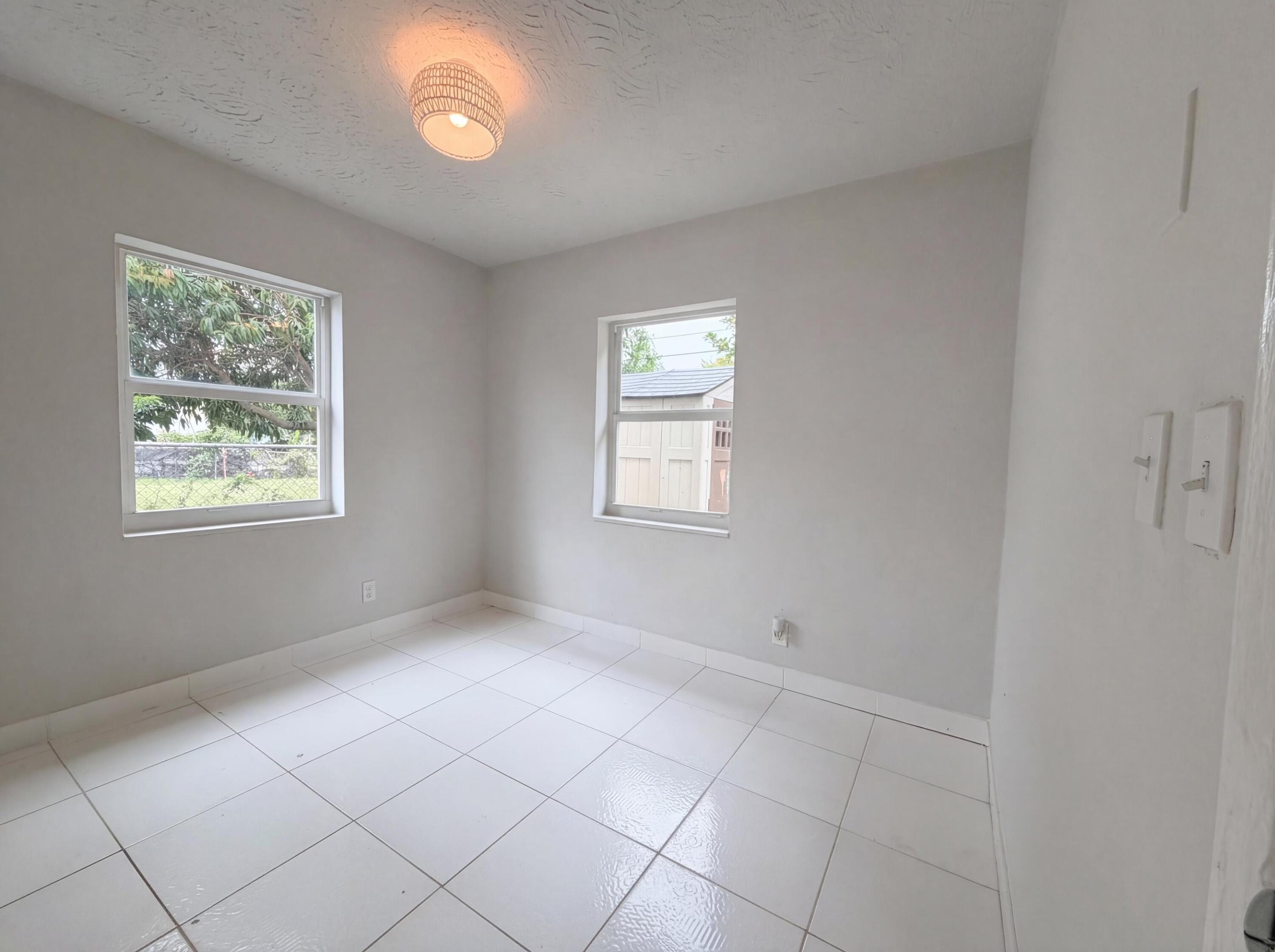 BOYNTON HILLS - Residential