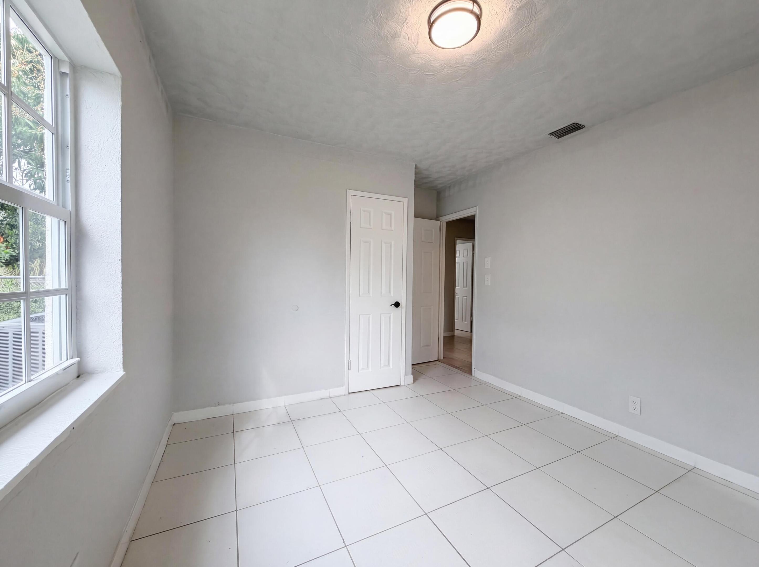 BOYNTON HILLS - Residential