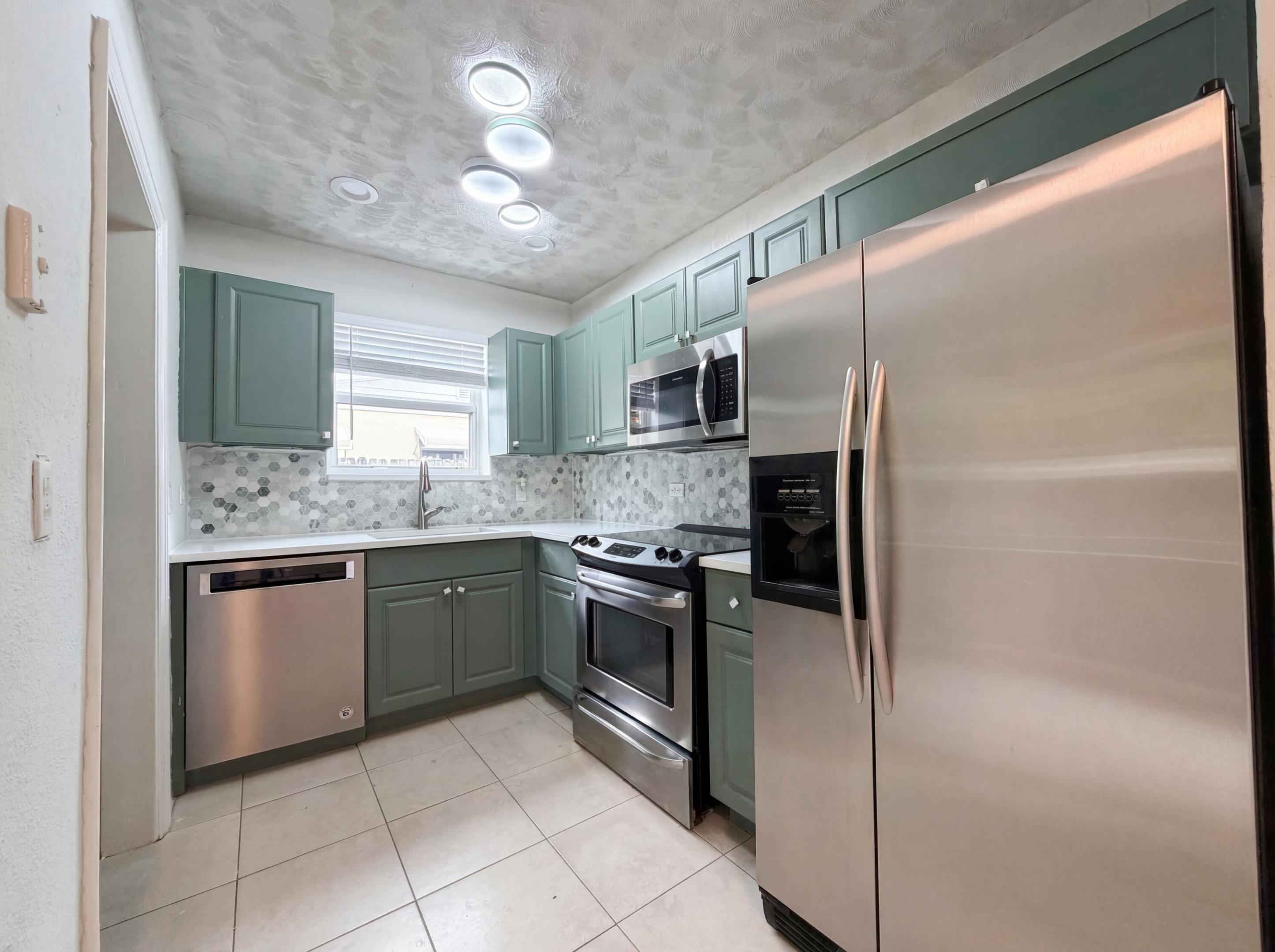 BOYNTON HILLS - Residential