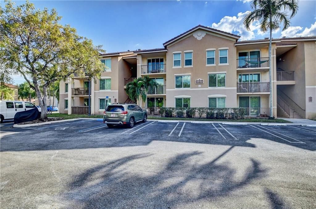 Photo of 1003 Villa Lane #1003, Boynton Beach, FL 33435 (MLS # R10908859)