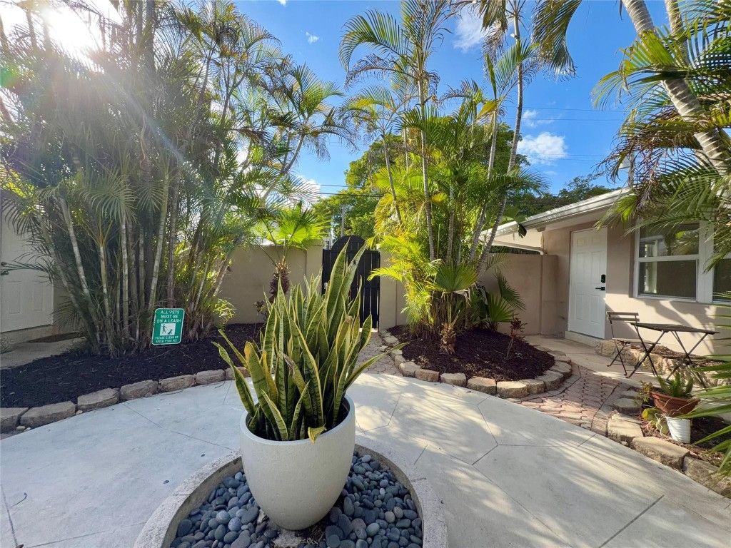 Photo of 924 NE 17th Terrace #10, Fort Lauderdale, FL 33304 (MLS # F10548610)