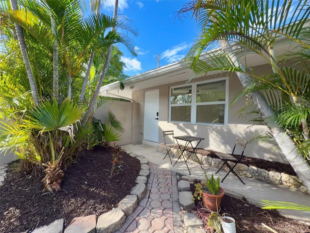 Photo of 924 NE 17th Terrace #10, Fort Lauderdale, FL 33304 (MLS # F10548610)