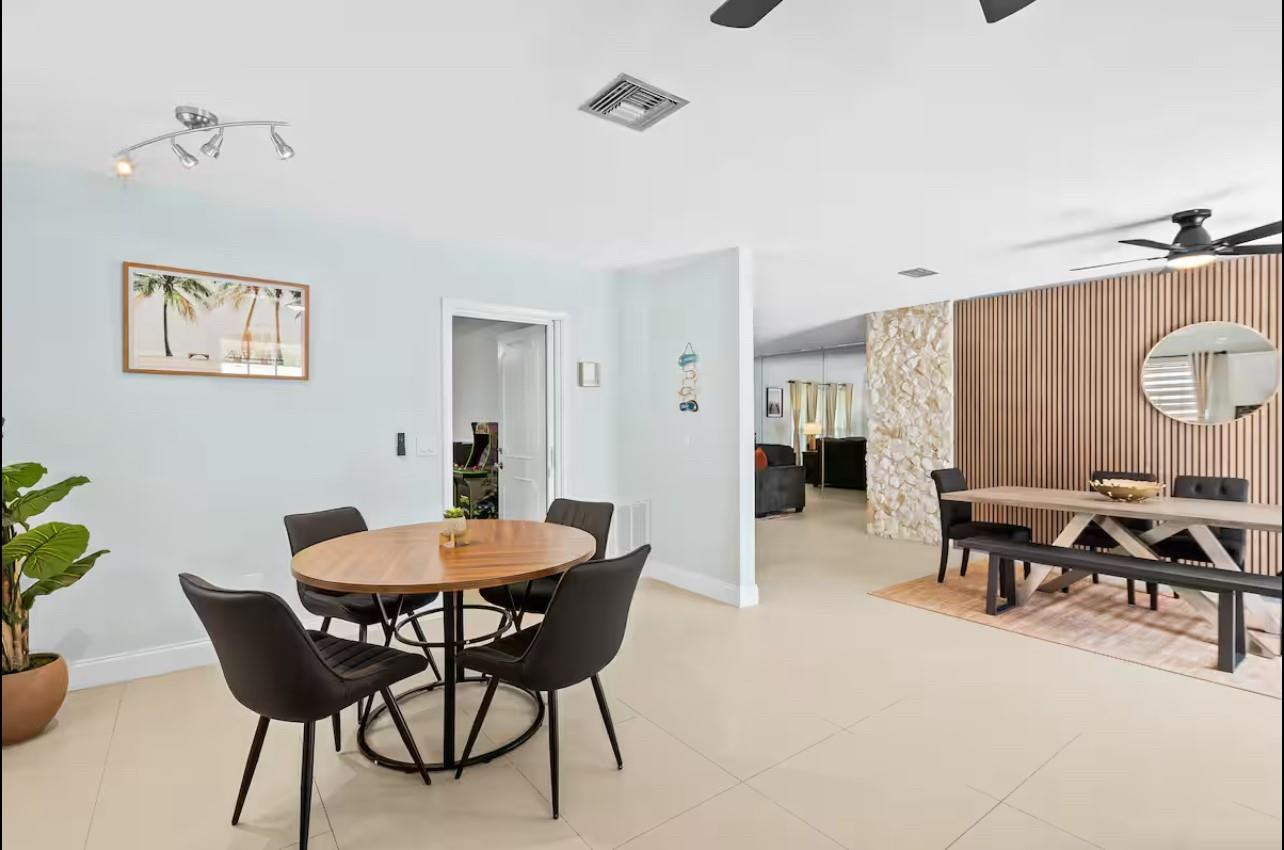 Hollywood Center Amd - Residential Lease