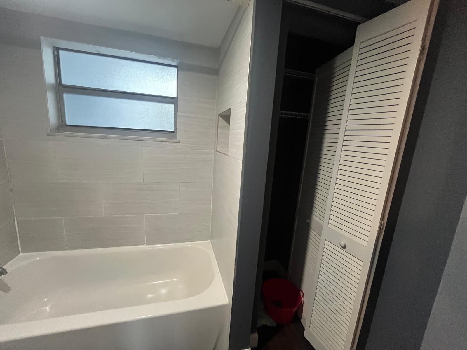 LIVE OAK CONDO ELEVEN - Residential Lease