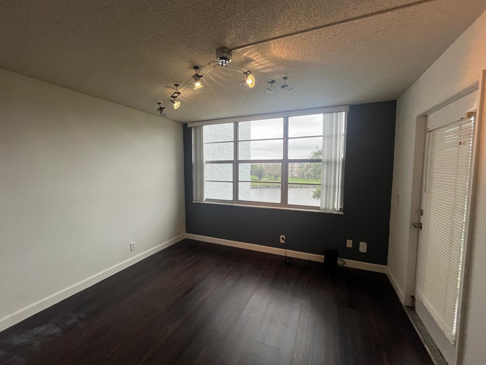 LIVE OAK CONDO ELEVEN - Residential Lease