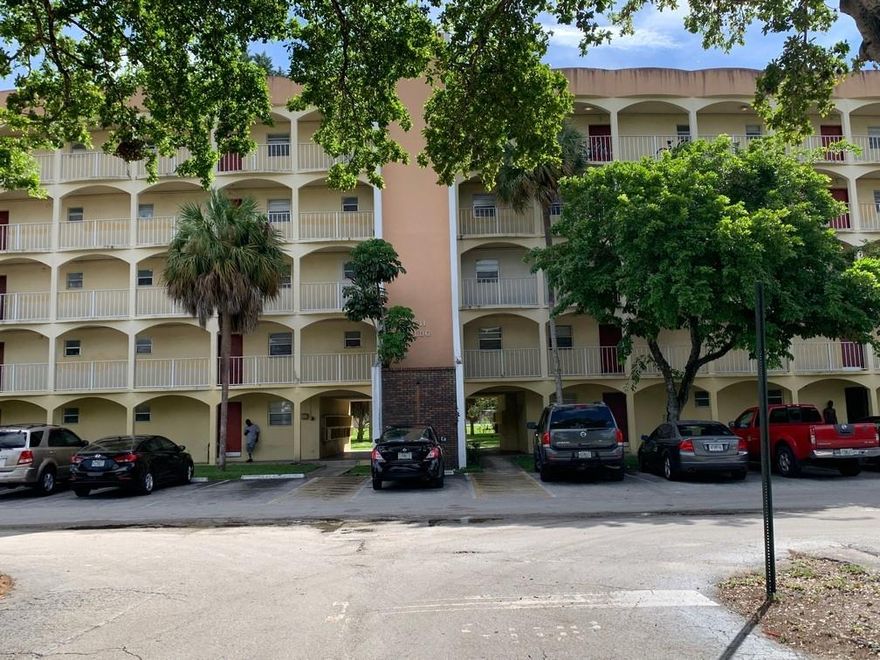 Great investment property, all ages.  Close proximity to shopping and transportation.