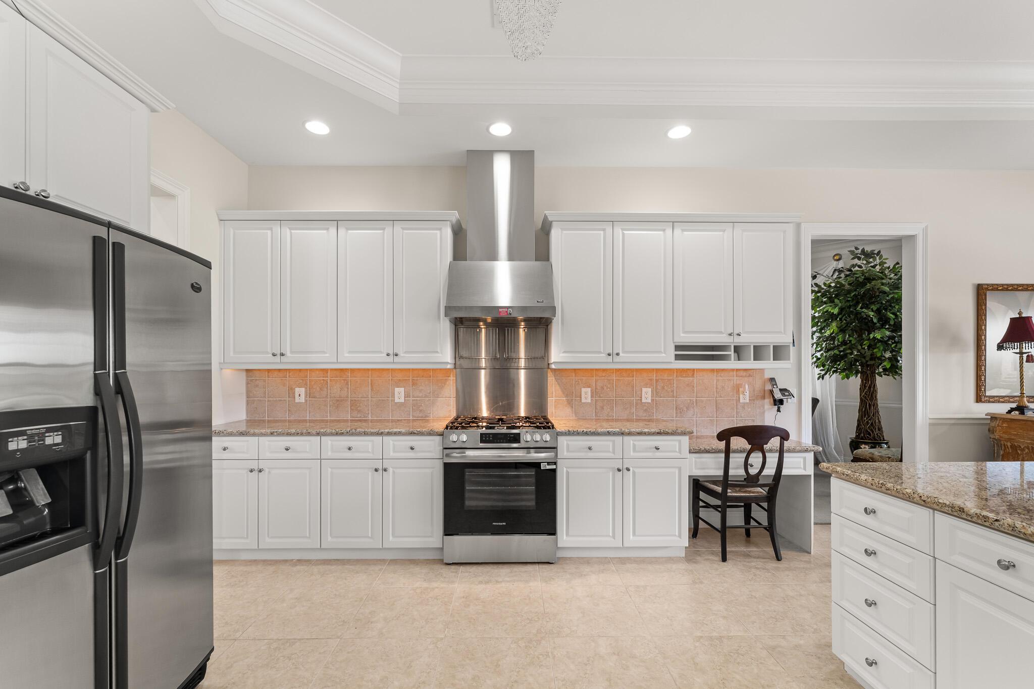 COUNTRY CLUB ESTATES - Residential