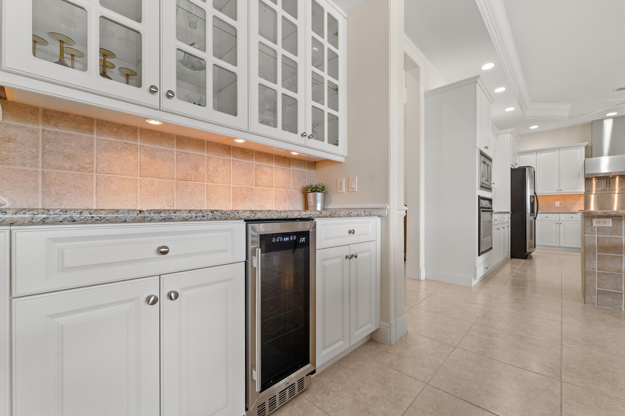 COUNTRY CLUB ESTATES - Residential
