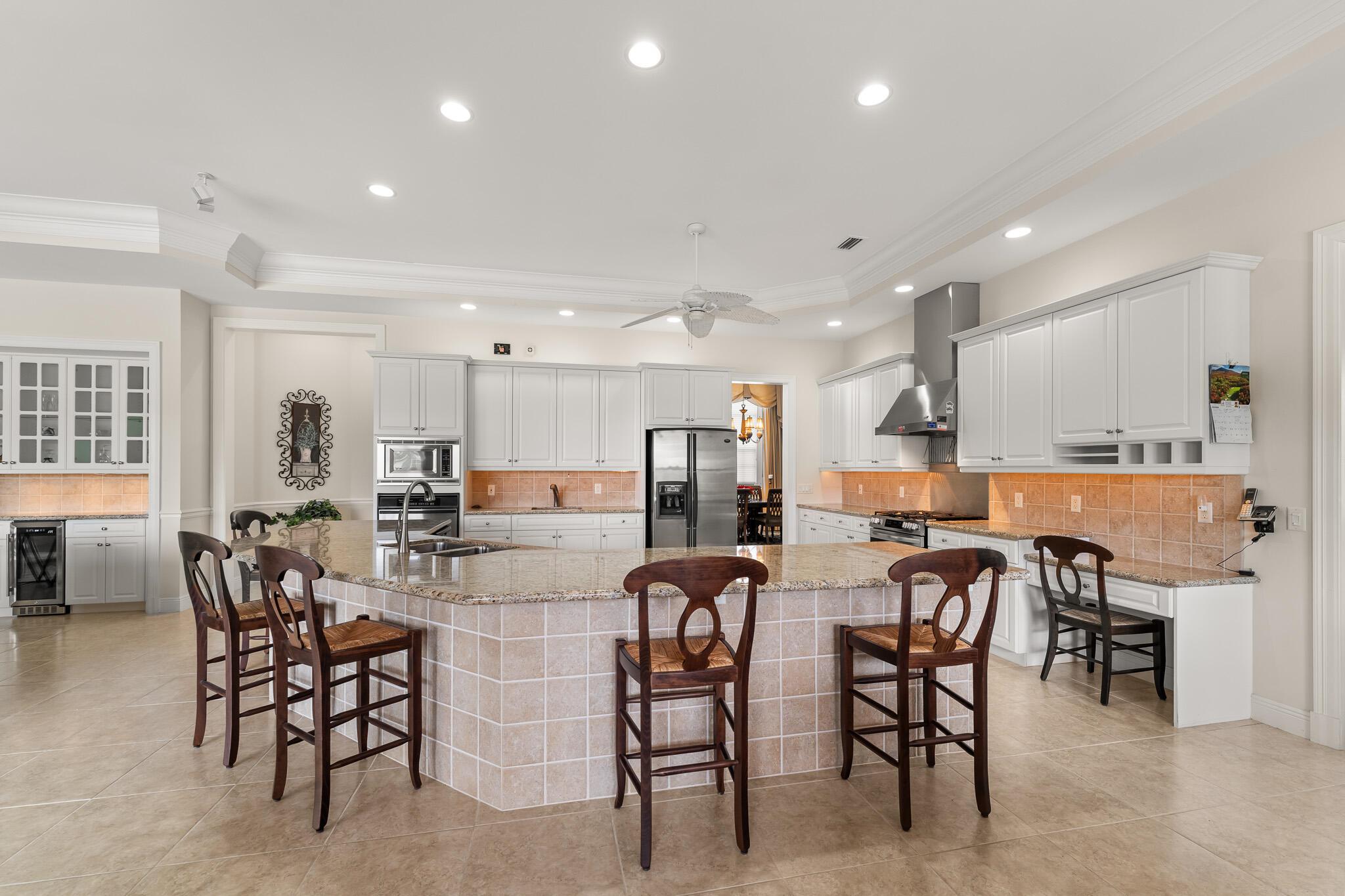 COUNTRY CLUB ESTATES - Residential