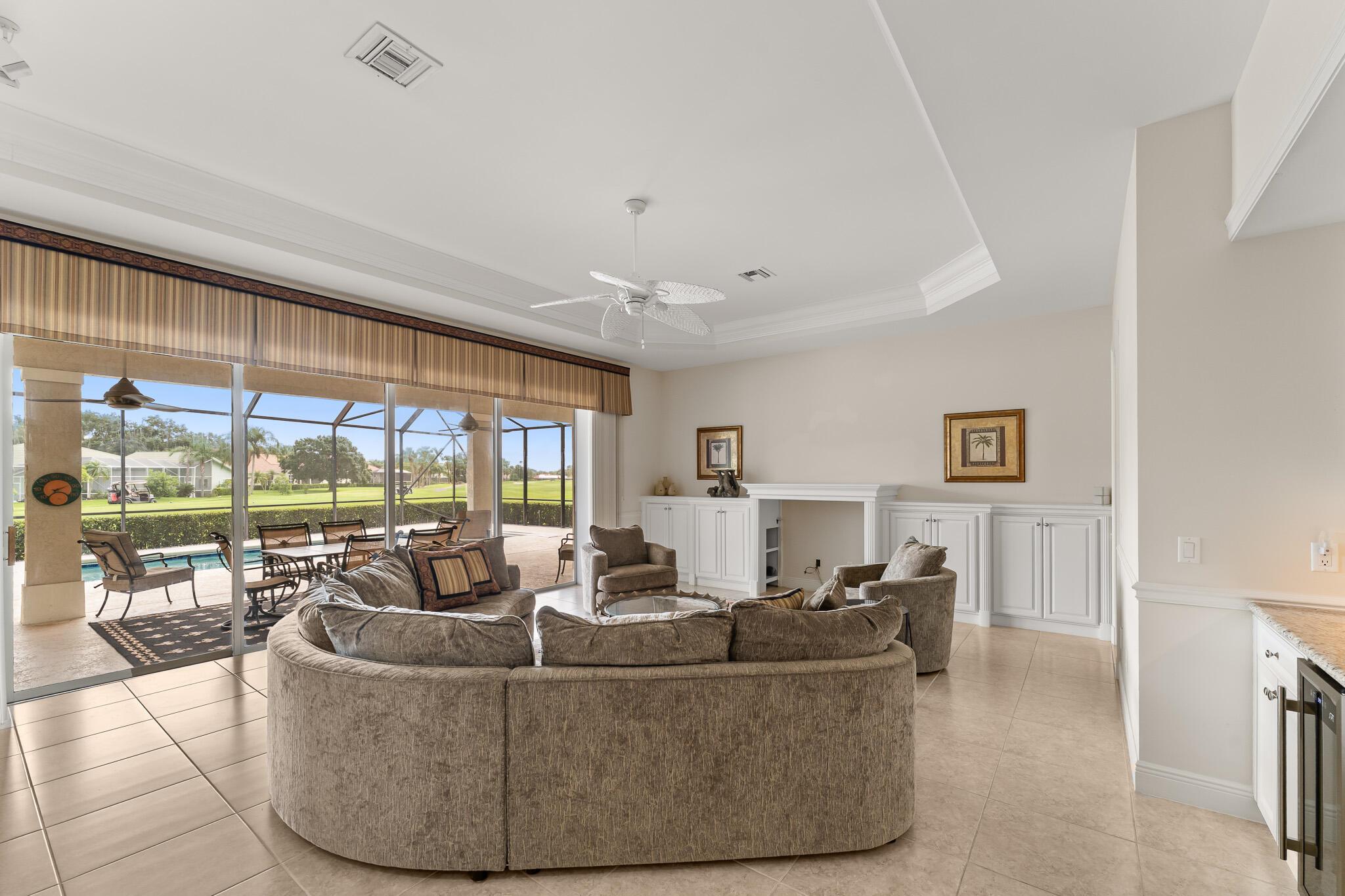 COUNTRY CLUB ESTATES - Residential