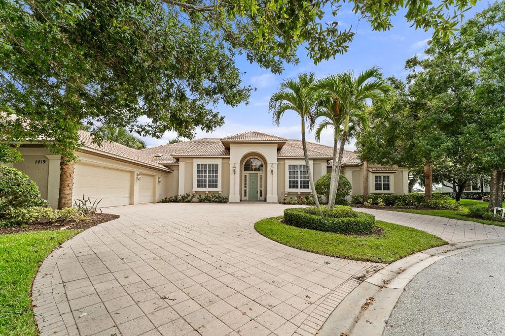 Photo of 1419 SW Blue Bird Cove, Port Saint Lucie, FL 34986 (MLS # R11110196)