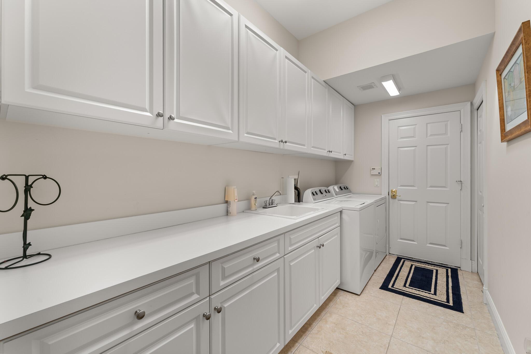 COUNTRY CLUB ESTATES - Residential