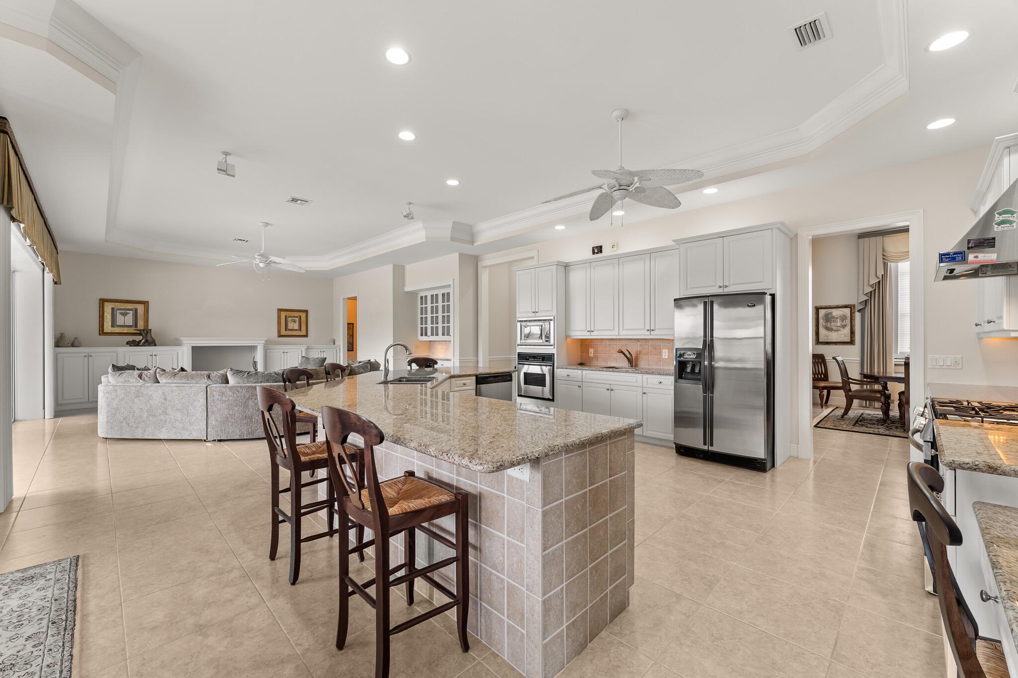 COUNTRY CLUB ESTATES - Residential