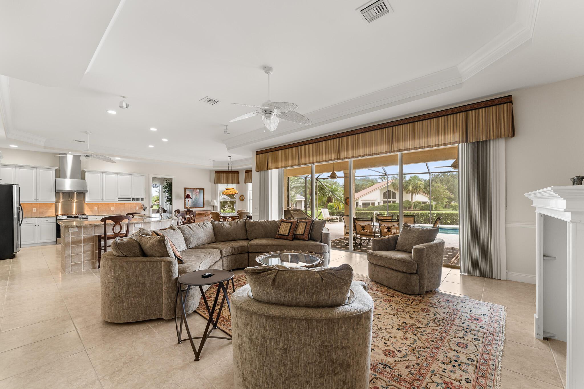 COUNTRY CLUB ESTATES - Residential