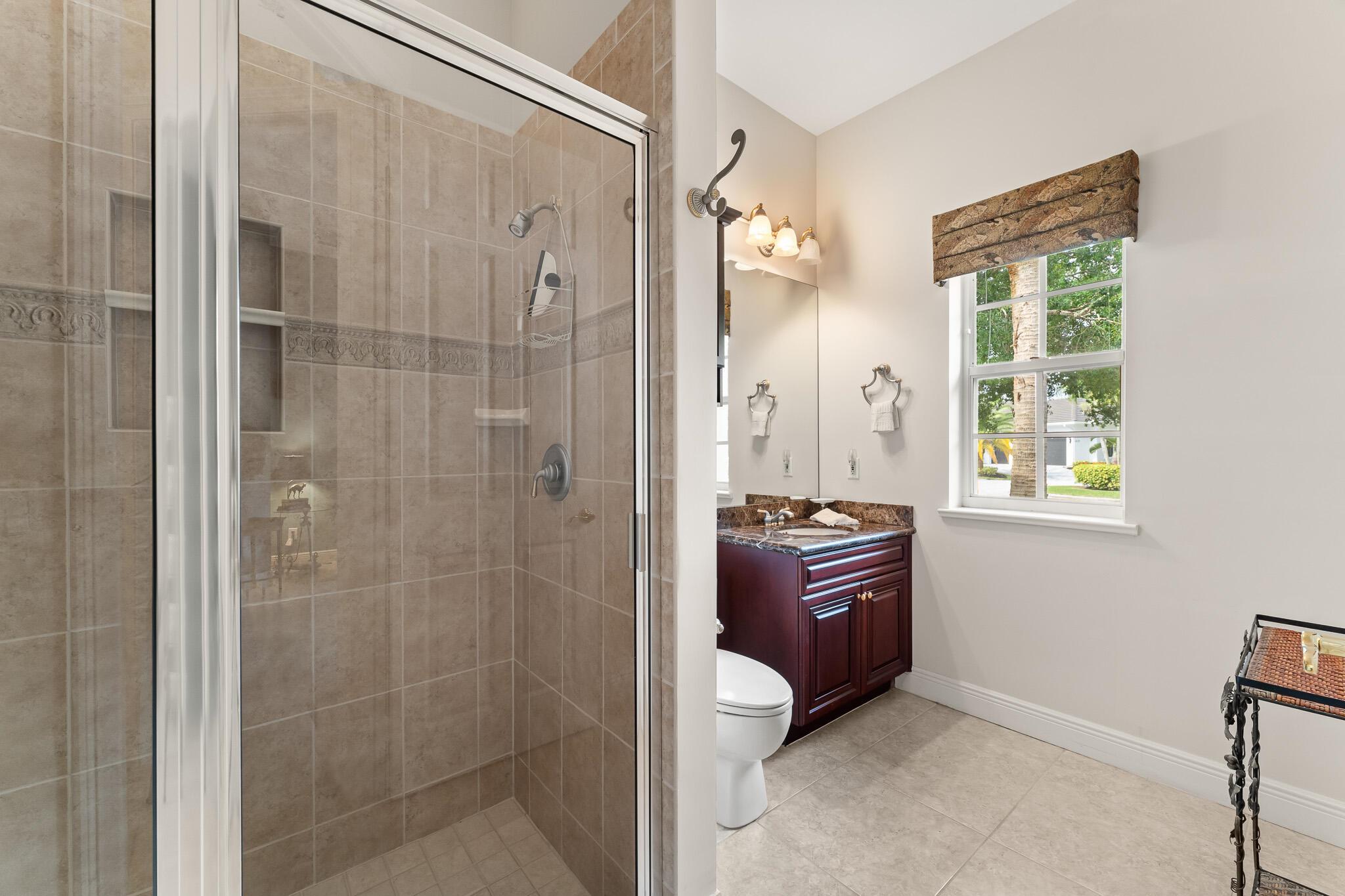 COUNTRY CLUB ESTATES - Residential