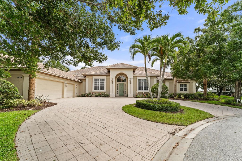 Photo of 1419 SW Blue Bird Cove, Port Saint Lucie, FL 34986 (MLS # R11110196)