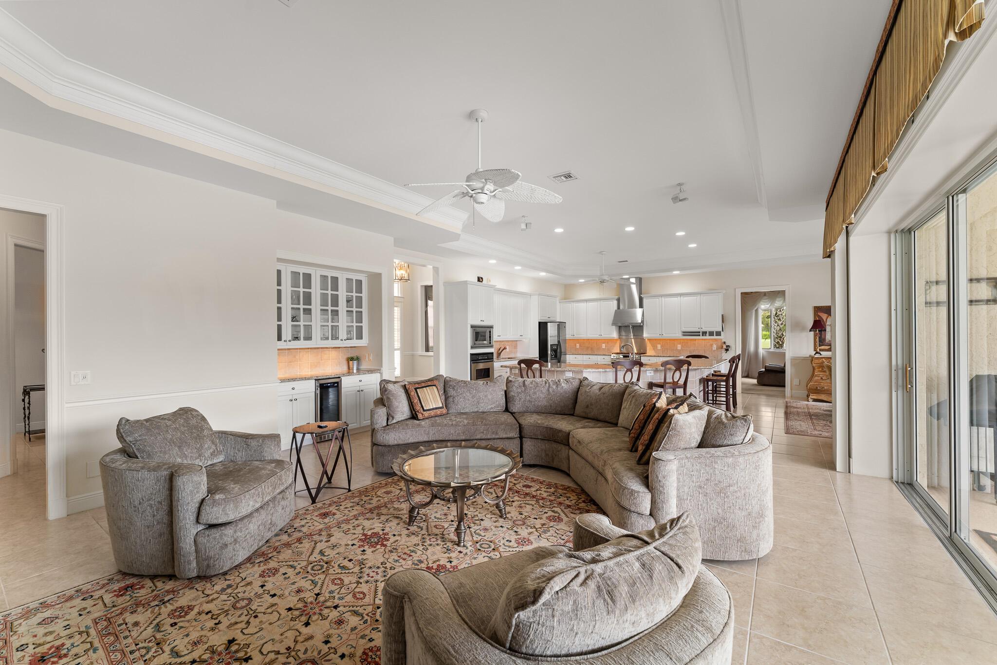 COUNTRY CLUB ESTATES - Residential