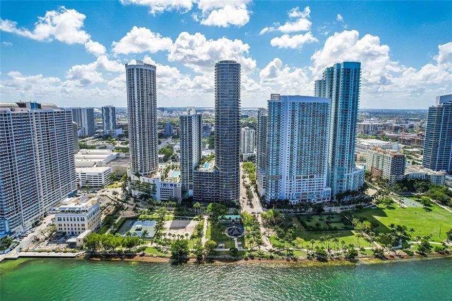 Beautifully decorated 1-bedroom, 1.5-bath residence offering stunning city and bay views. Features include elegant built-ins, Bosch appliances, and a sleek kitchen with quartz countertops and backsplash. The home showcases designer lighting throughout, adding warmth and sophistication to every space. Bathrooms and closets are fully upgraded, providing both style and functionality. Enjoy top-of-the-line amenities in one of the area’s most desirable buildings — a perfect blend of elegance, comfort, and modern living.