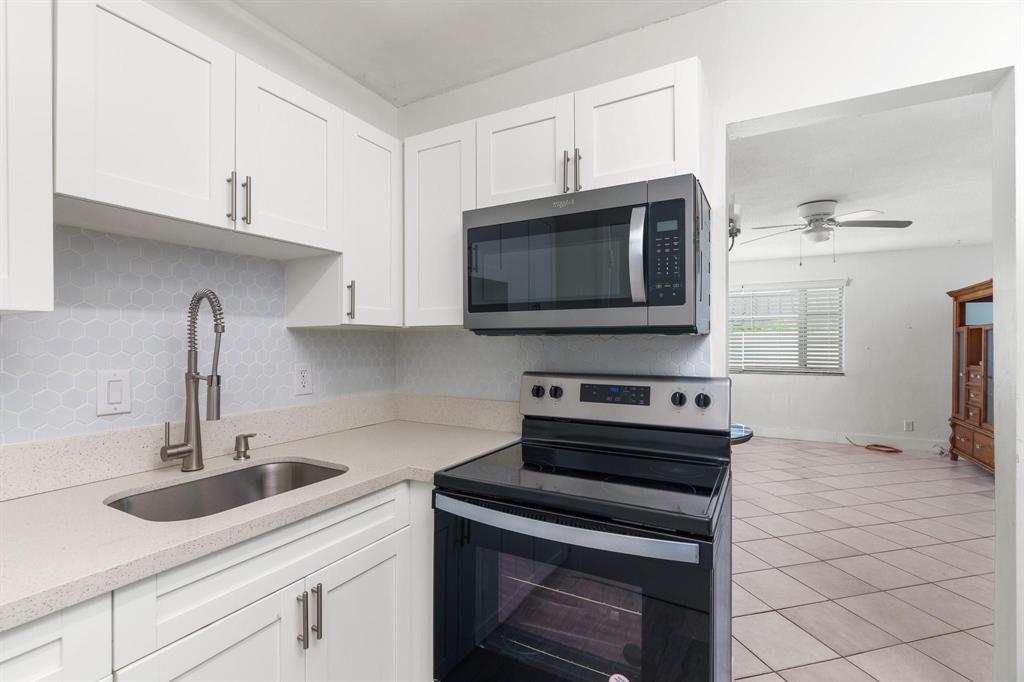 Photo of 418 S CYPRESS Road #106, Pompano Beach, FL 33060 (MLS # B26076067)