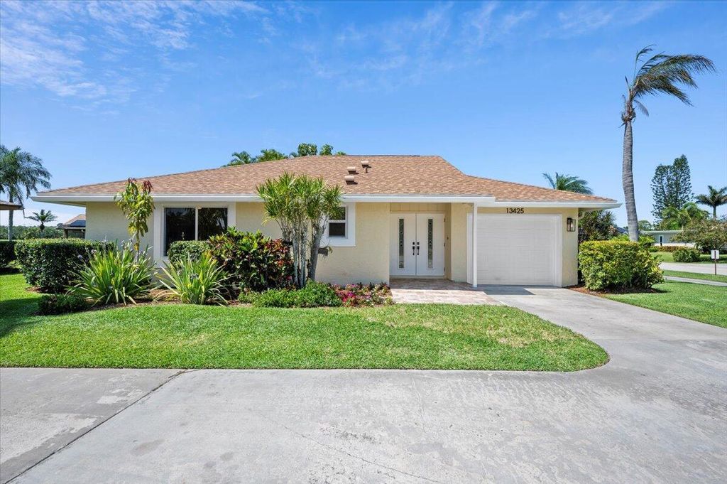 Photo of 13425 Crosspointe Drive, Palm Beach Gardens, FL 33418 (MLS # R10976897)