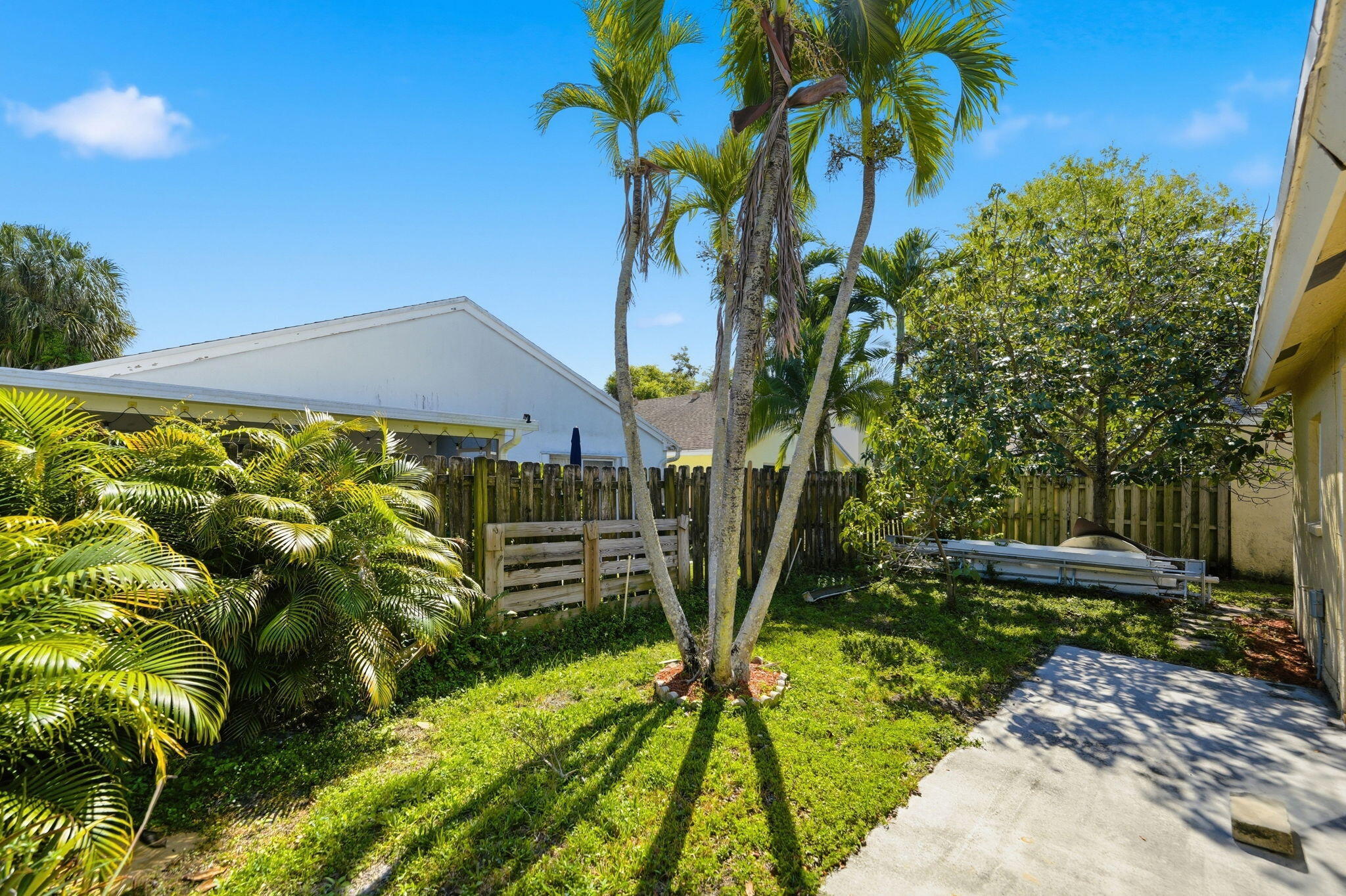 LAWRENCE GROVE 1 - Residential Lease