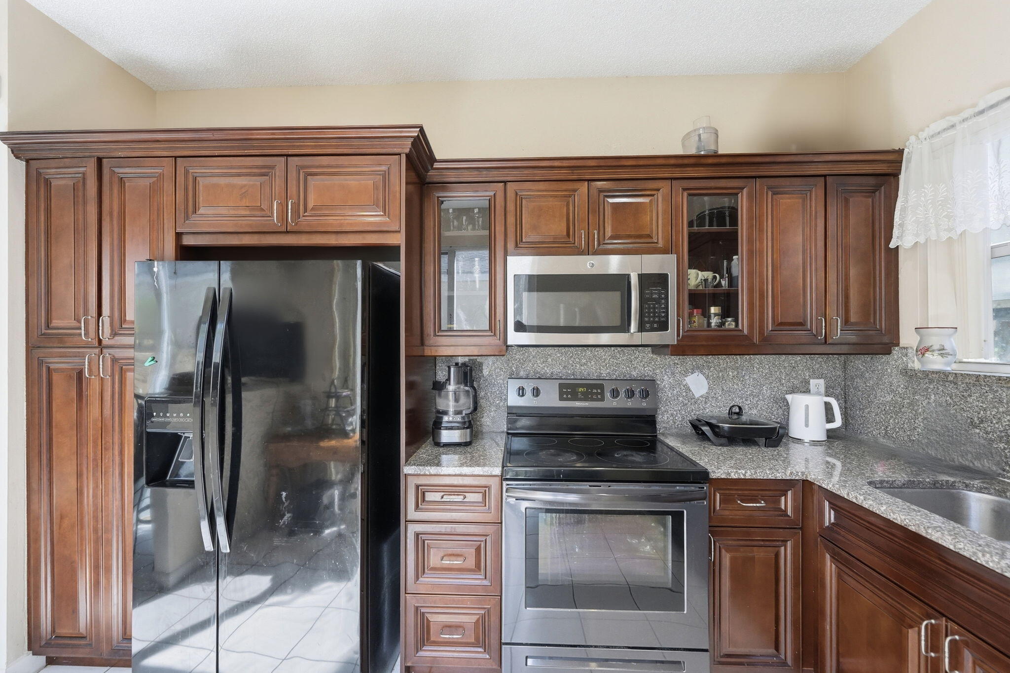 LAWRENCE GROVE 1 - Residential Lease