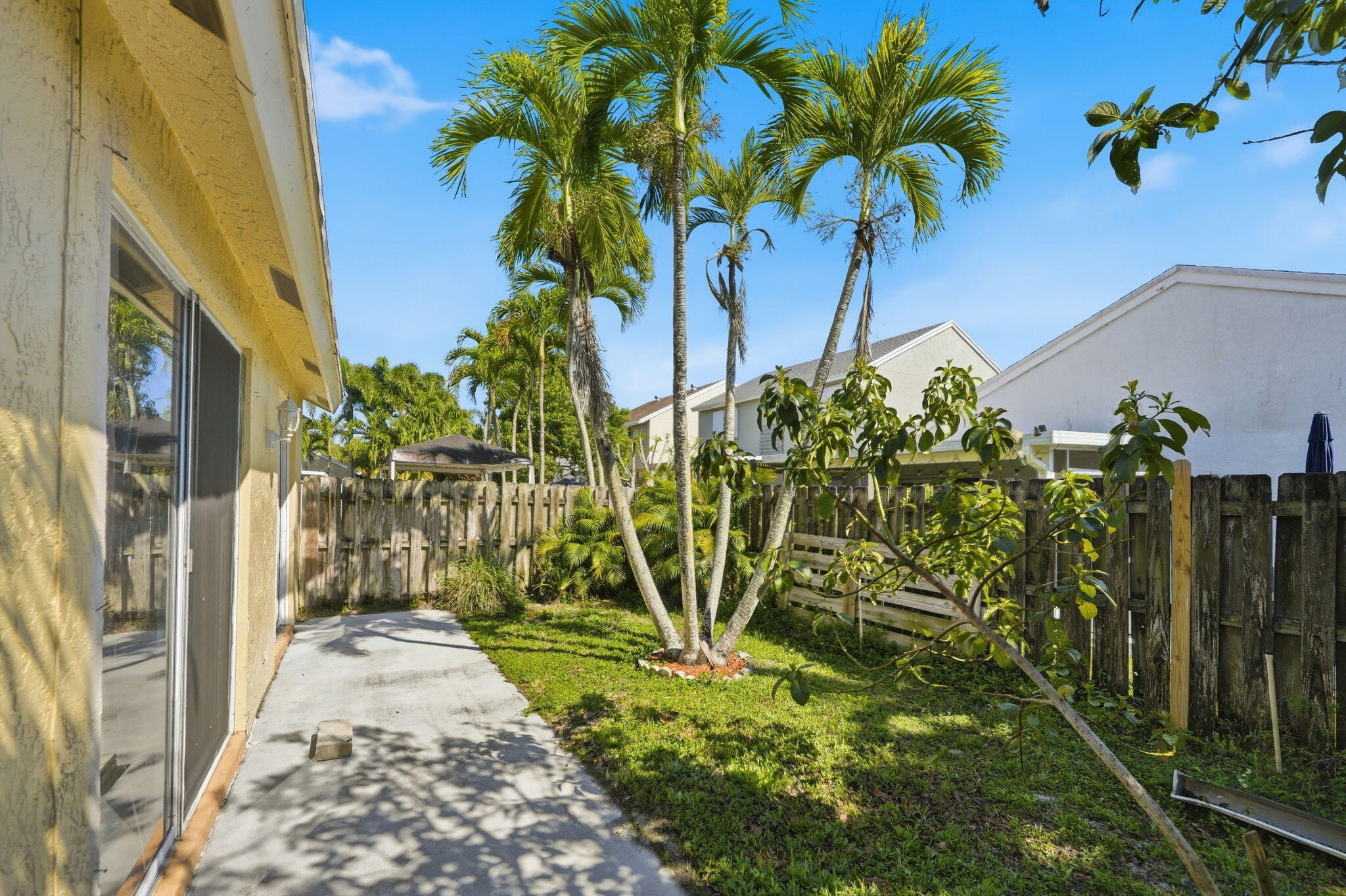 LAWRENCE GROVE 1 - Residential Lease