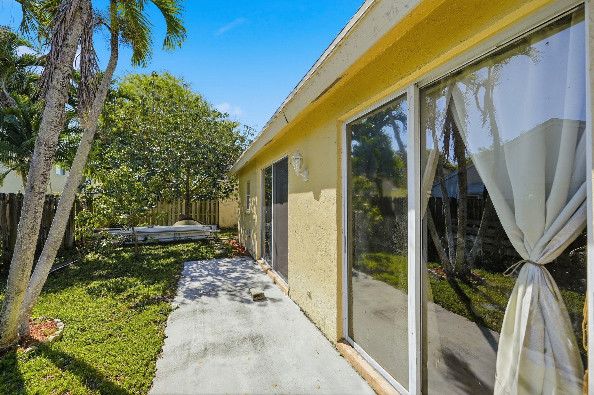LAWRENCE GROVE 1 - Residential Lease