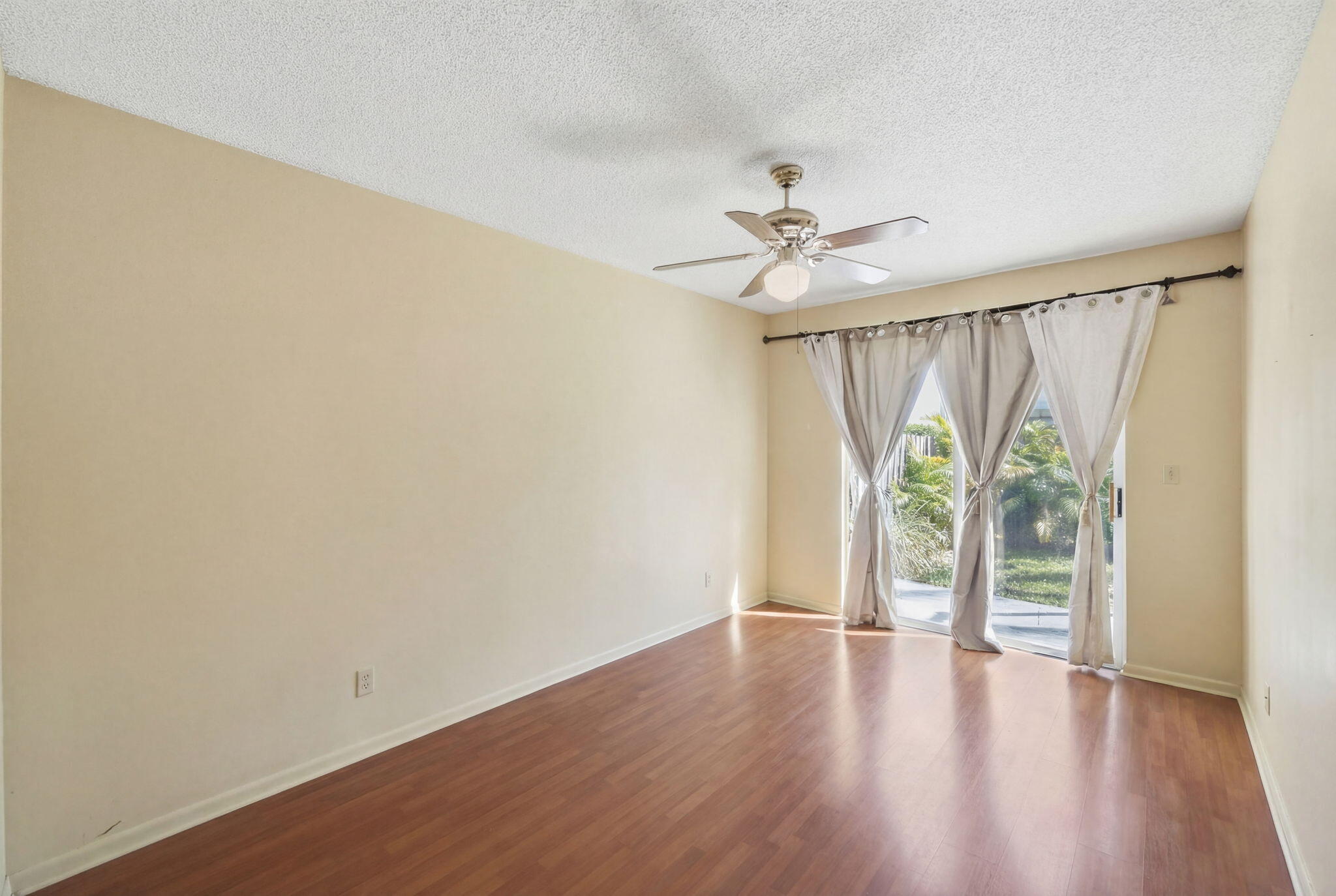 LAWRENCE GROVE 1 - Residential Lease